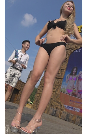 黑色比基尼长发美女