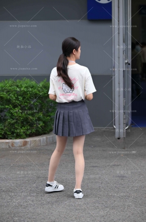 百褶短裙小妹 [19P]