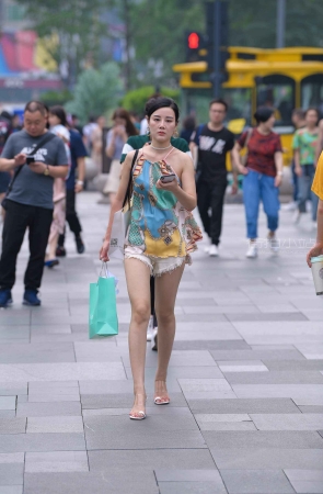 成熟魅力大方街拍美女姐姐