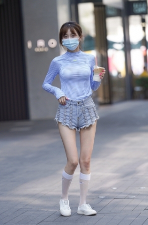 钟爱的热裤女孩