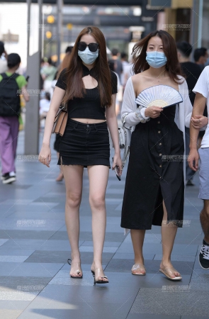 美腿口罩小姐姐