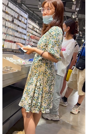 花裙美女