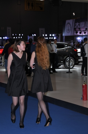 车展黑丝闺蜜