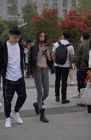 美女三姐妹 [21P]