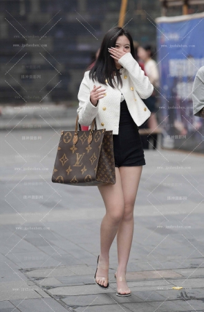 23525-27=58√美女这个LV包可真够大 10P