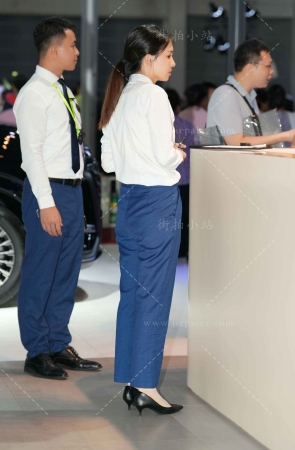 难得一见的长裤短丝