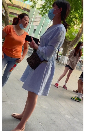蓝裙美女