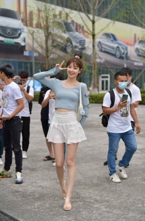 搭讪街拍活泼可爱的短裙小姐姐 【图片➕视频】