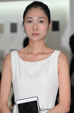 241119-46=28√丝袜礼仪 8P