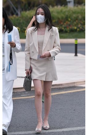 漂亮的气质OL女孩【套图+视频】