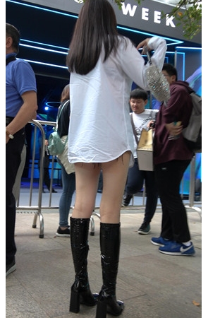 黑色高靴气质小姐姐