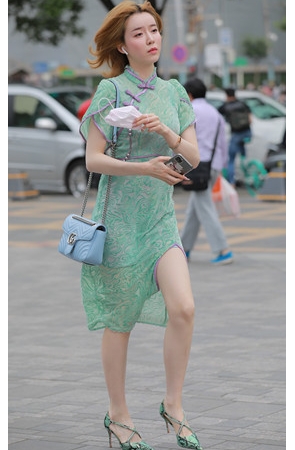 长裙妹子【套图+视频】