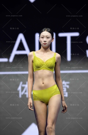 绿色内衣模特 [19P]