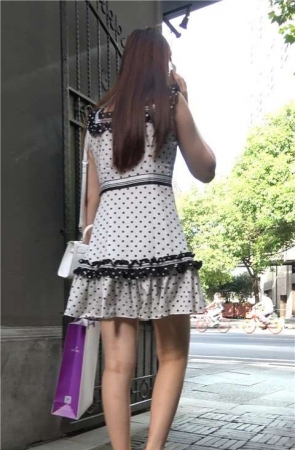 4K 斑点连衣裙街拍美女
