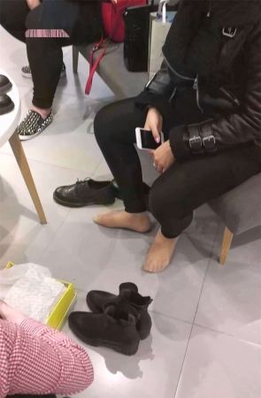 肉丝美脚鞋店试鞋