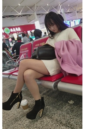 白色毛衣连衣裙肉丝高跟可爱清纯美眉[845M/MP4]