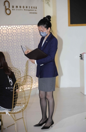 【街拍心灵】酒店主管制度街拍黑丝高跟哇塞
