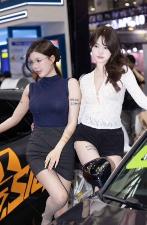 LB776-144P苏州改装-网红车模小思佳和冰冰超人双享