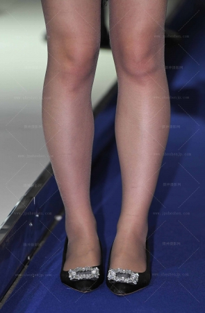 【摄神作品】2567-22√黑丝小姐姐主播【套图➕4k视频】 10P