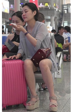 短发美女