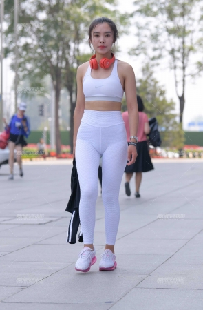 喜欢听音乐的美女