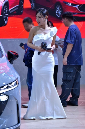 白裙主持人 [19P]