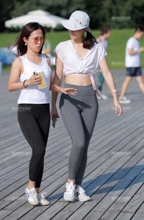 紧身瑜伽美女