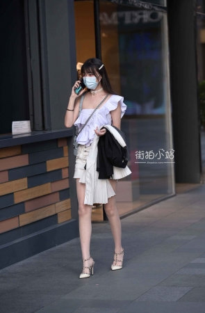 街拍极品长腿丝W美眉