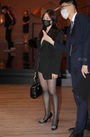 黑 丝高 跟fu 姐在选车