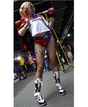 4K 玩cosplay的大眼网袜洋妞