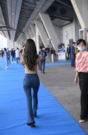 211121-27+111/紧牛小姐姐~