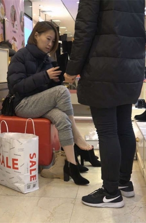 雪白的红趾美足