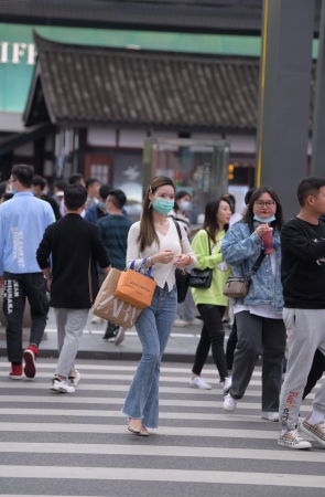 长腿紧牛小姐姐，身材真棒~