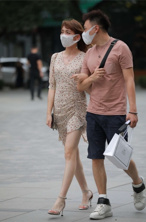 四九城嘎子街拍作品 – 高跟女友