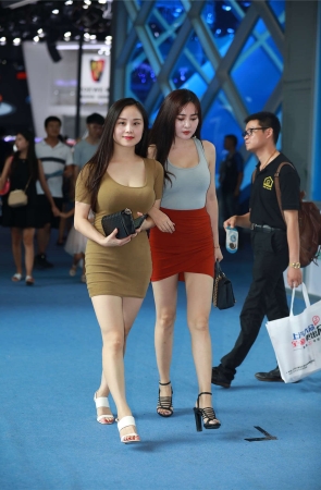 丰满美女姐妹原图