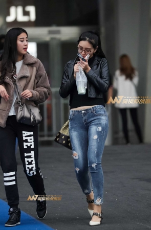 高冷美眉 抽烟的女孩你喜欢吗