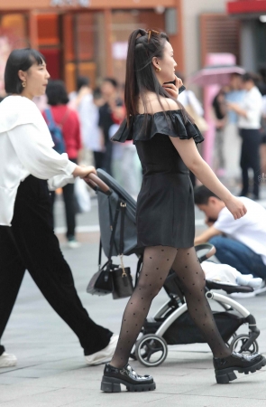 街拍黑丝少妇-13P