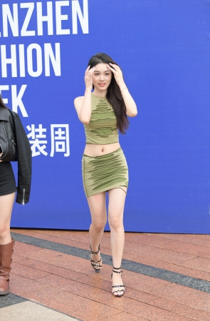 23917-7=96√清纯美腿闺蜜