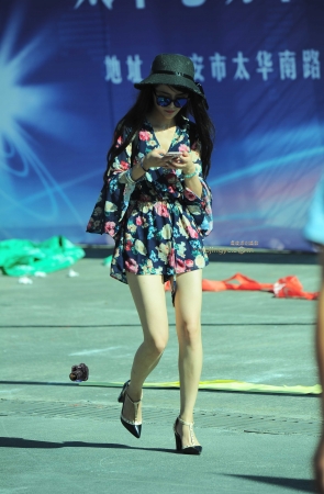 2016-06-23太阳镜时尚美腿妹妹18张