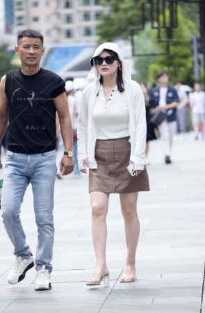 街拍戴墨镜的女孩 [17P]