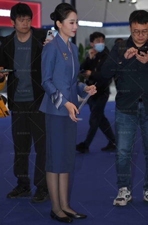 SH26-70-36√山东航空空姐-先生-要扫码吗？