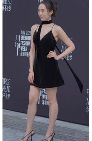 黑色吊带裙美女(210P)