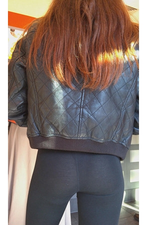 国外黄发黑裤T妹