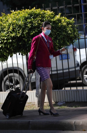 【街拍心灵】肉丝制服街拍空姐上班去了