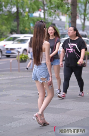 性感的热裤美腿女友3A1586[596M]