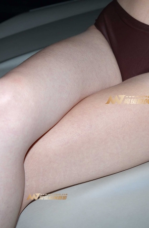 深色比基尼靓模