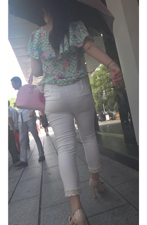 白裤紧身丰腴