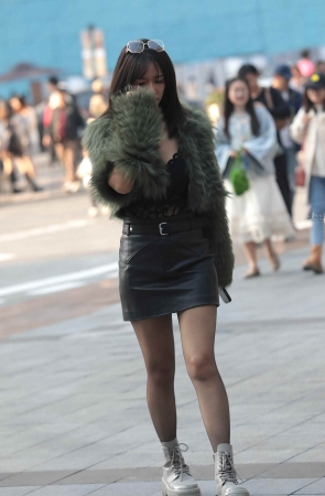街拍黑丝短裙少妇-13P