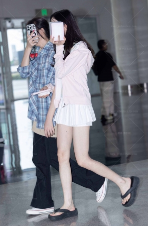 LB567-83P 成都车展-搭讪人字拖白皙长腿礼仪小妹