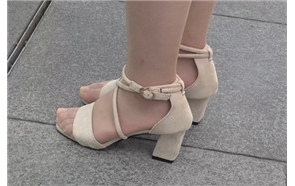 4K – 街拍美足凉高长裙丝袜美女 [1.00 GB/avi]